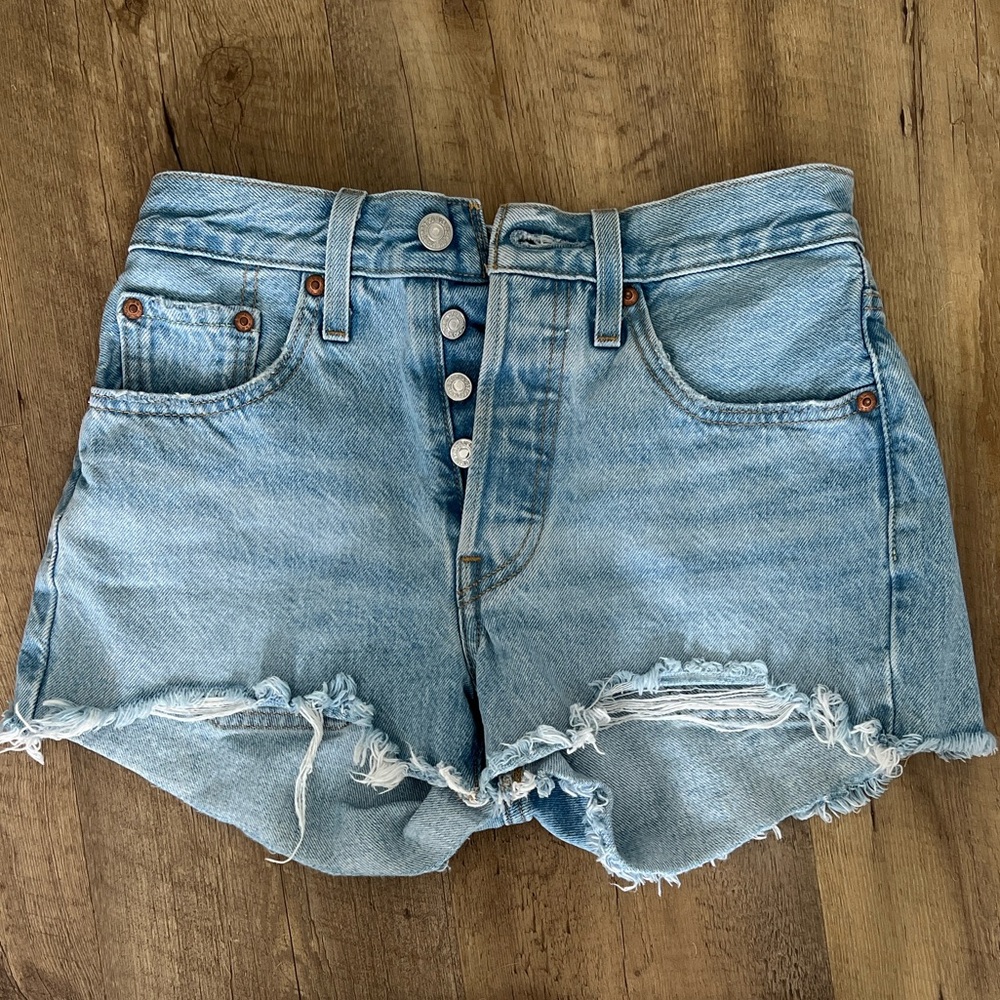 Light Wash Distressed Levi 501 Shorts